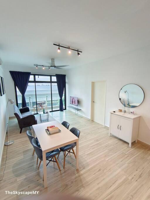 【hot!】 Jb Muji White Theme - Space & Comfy Apartment *