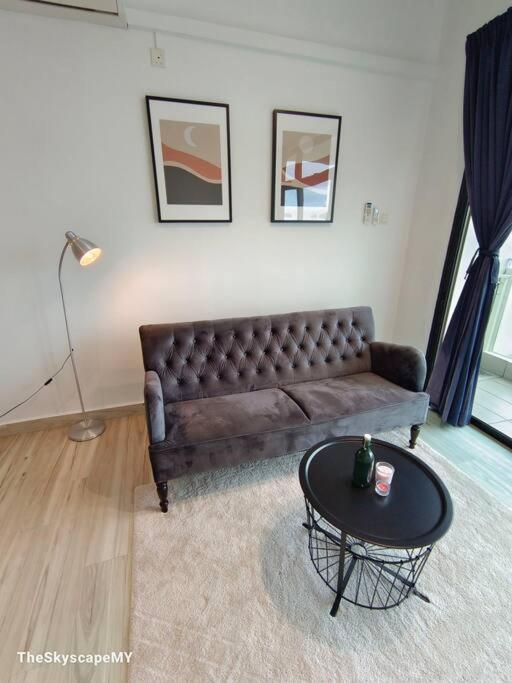 Apartment 【hot!】 Jb Muji White Theme - Space & Comfy
